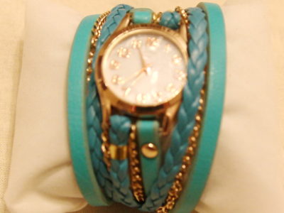 Часы модные на длинном бирюзовом ремешке Китай