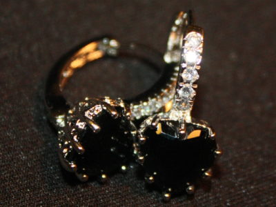 Серьги из наплавленного белого золота с черным фианитом