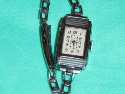 Elgin - корпус покрытый фольгой из белого золота, оригинальный дизайн 1933 года