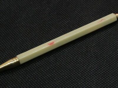 Карандаш бежевый шестигранник 40-е годы