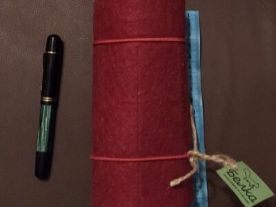 Красный роллап на 20 ручек из сукна