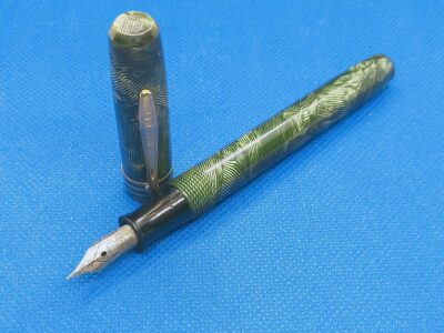 Duvan, зеленый целлулоид, стальное перо